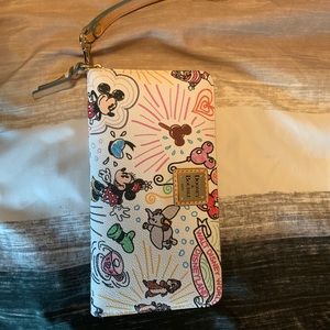 Disney Dooney & Bourke Sketch Wallet Wristlet NWOT